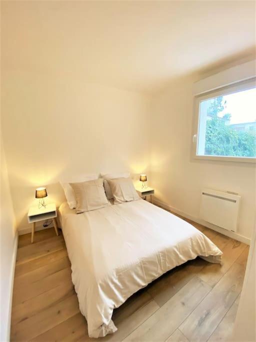 Magnificent Close To Paris Metro Line 1 Apartment