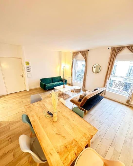 Magnificent Close To Paris Metro Line 1 Apartment