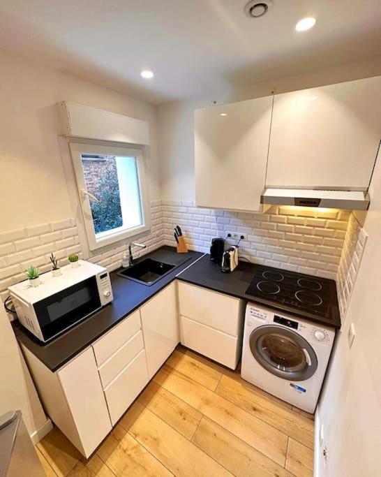 Magnificent Close To Paris Metro Line 1