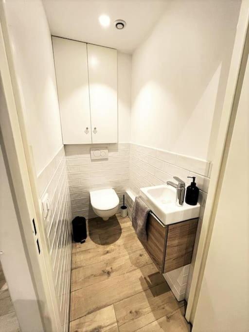 Magnificent Close To Paris Metro Line 1
