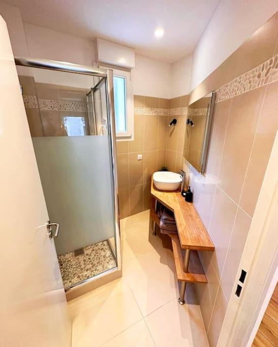 Magnificent Close To Paris Metro Line 1 Apartment